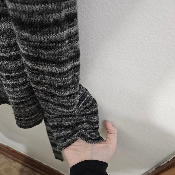 Y2K Striped Tie Front Cardigan. Cinched sleeves and large waist band. Size XL. - Picture 4 of 7